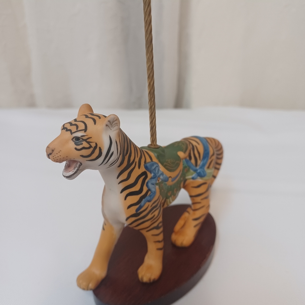 Vintage 1988 Tiger and Lion Figurine Set - Picture 4 of 16